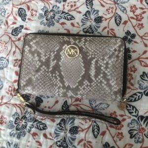 Michael Kors Wallet / Clutch